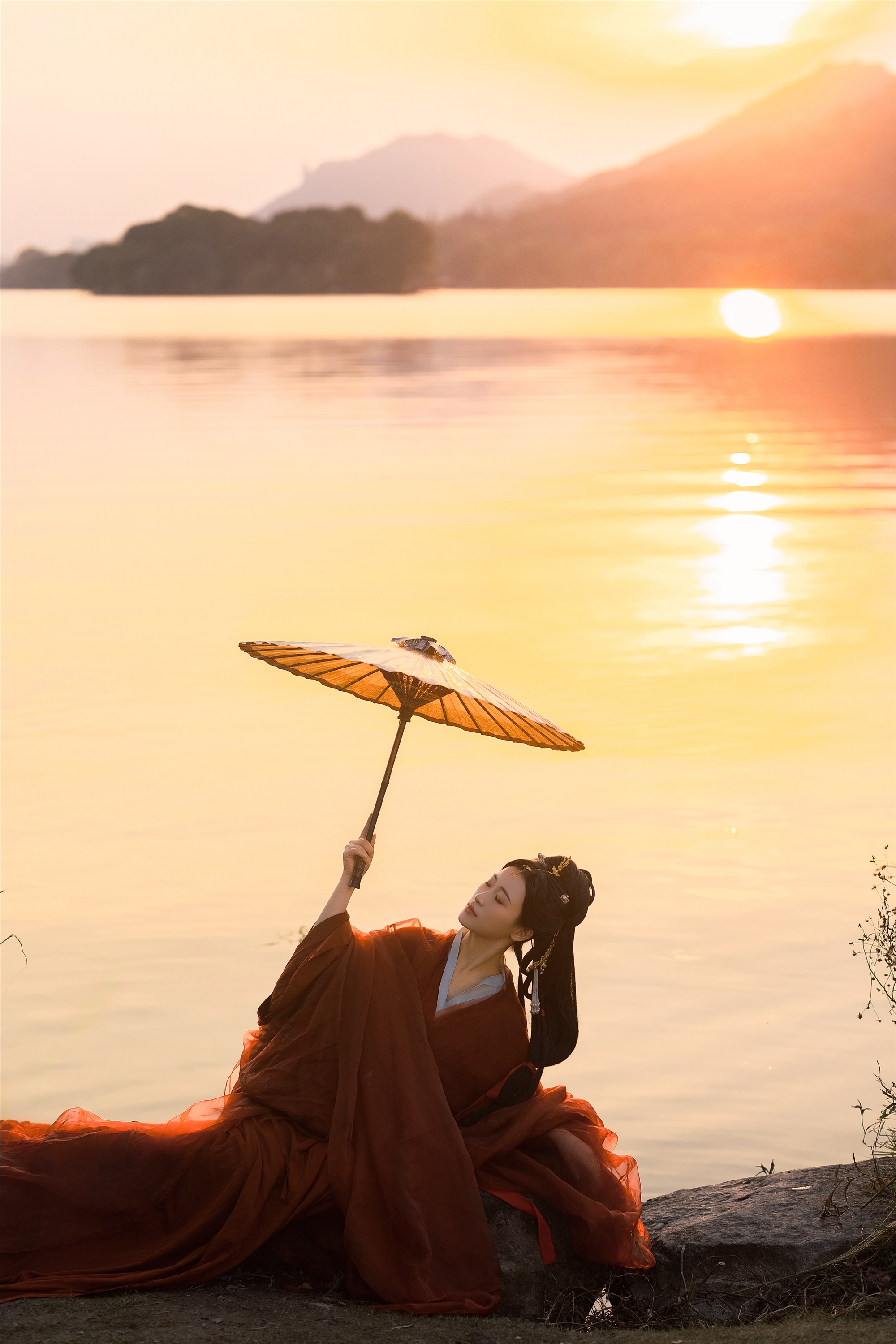 YITUYU艺图语 2025.01.27 落日熔金 江月月月